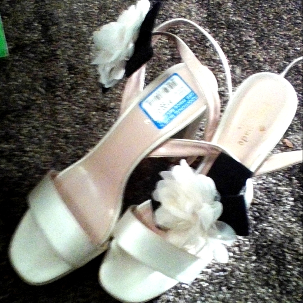 Custom Kate...made and bought for wedding never happened.pinched feet so lucky m